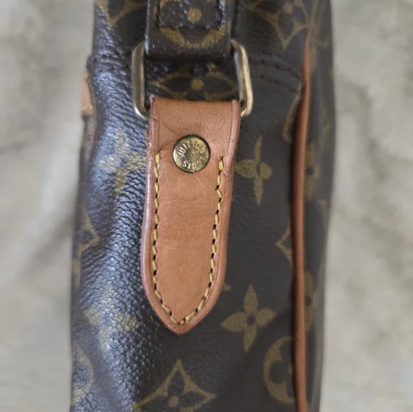 Louis Vuitton Danube bag 11x8x3 - Picture 8 of 13